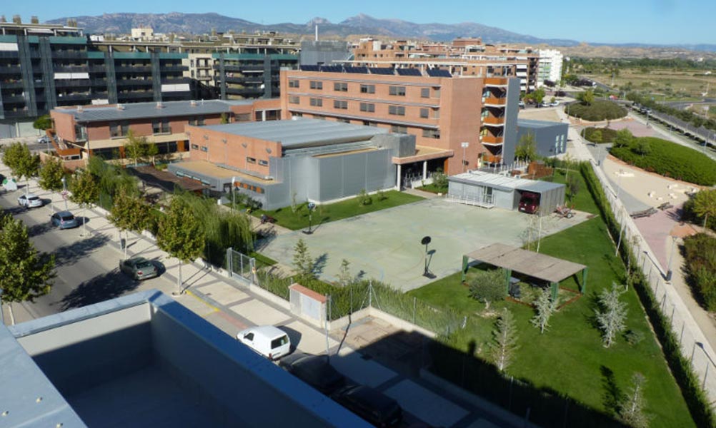 Building for Hermanos de la Cruz Blanca in Huesca