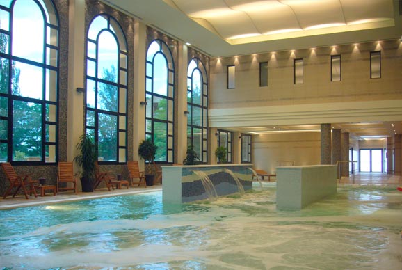 Pools, spas and Sports Center